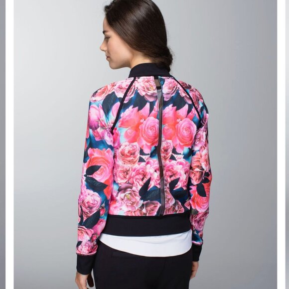 Lululemon Om Me Home Floral Roses Full Zip Jacket Size 4 Secret Garden Black - Picture 2 of 16
